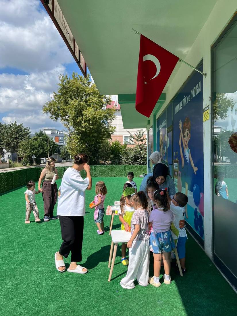Okul bahçemizde çocuklar